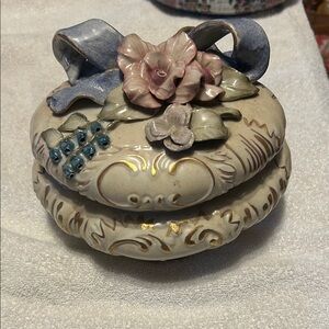 Vintage Early Century Capodimonte trinket Box